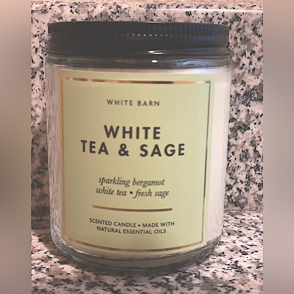 Single Wick Candle — White Tea & Sage by White Barn - Picture 3 of 8